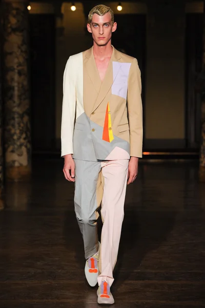Look 12